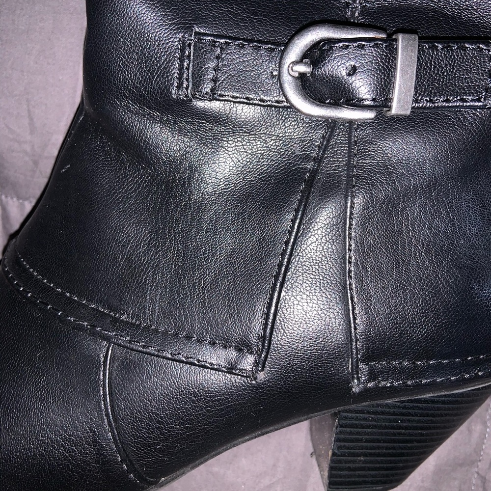 Size 9 black boots.